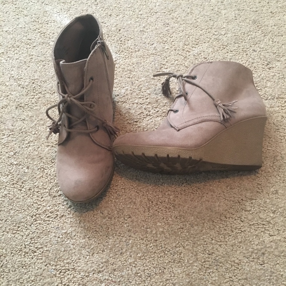 Tan wedges